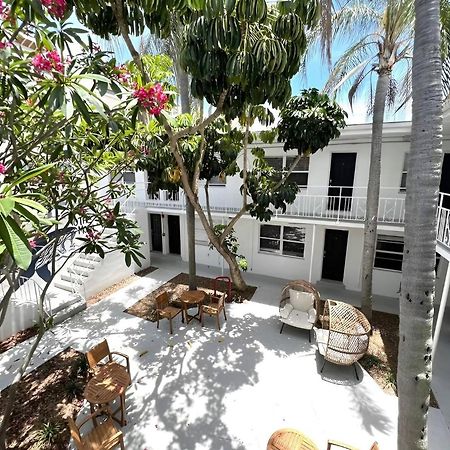 Spacious Studio Apartment Near Nightlife & Dining! St. Petersburg Ngoại thất bức ảnh