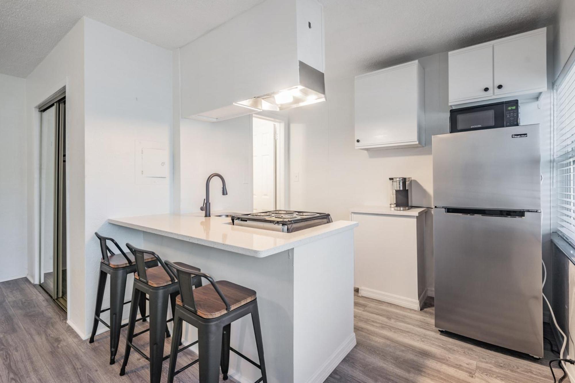 Spacious Studio Apartment Near Nightlife & Dining! St. Petersburg Ngoại thất bức ảnh