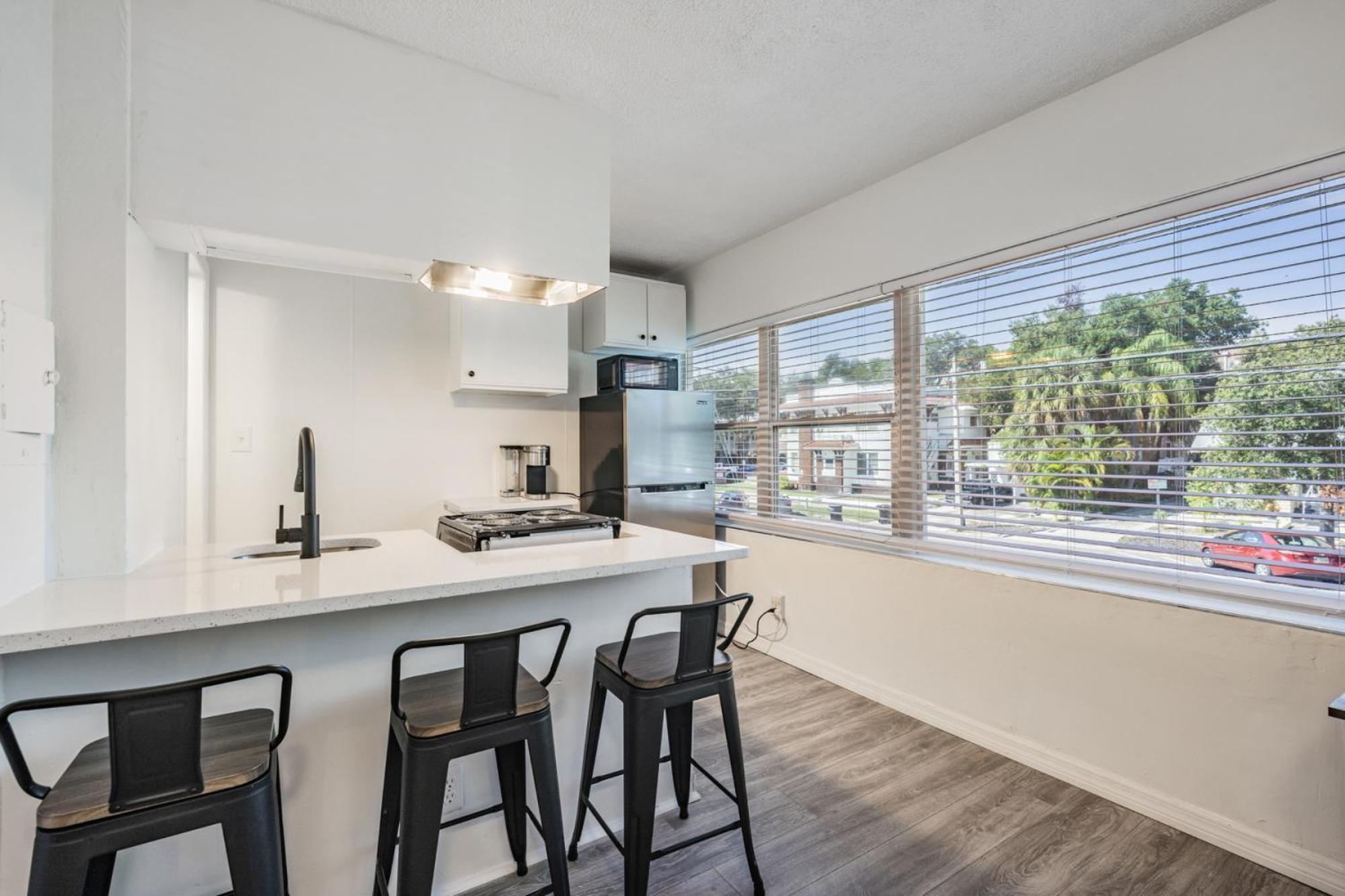 Spacious Studio Apartment Near Nightlife & Dining! St. Petersburg Ngoại thất bức ảnh